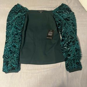 Boston Proper Women’s fitted shirt with velore lace sleeves